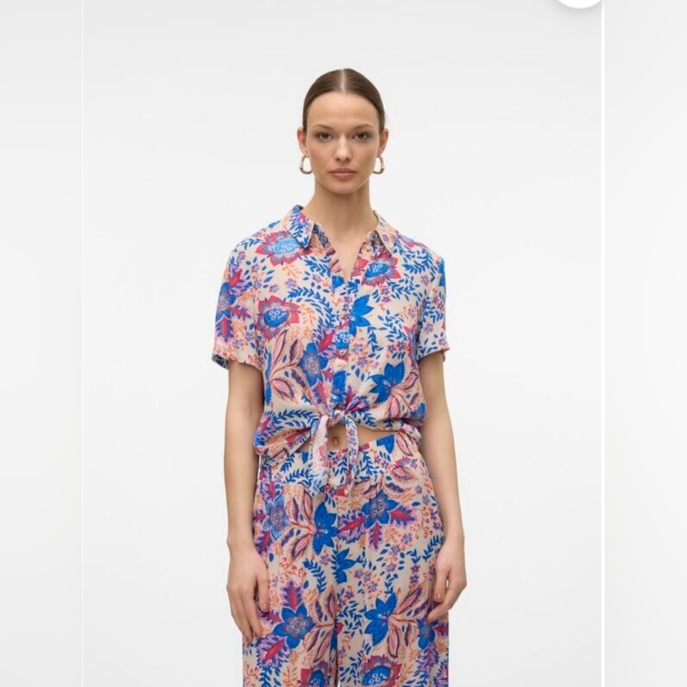 EUC Vero Moda Blue & Pink Floral Printed Tie Front Crop Top Women's Size Small